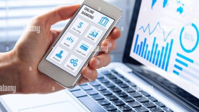 Mobile payment using smartphone hi-res stock photography and images - Alamy